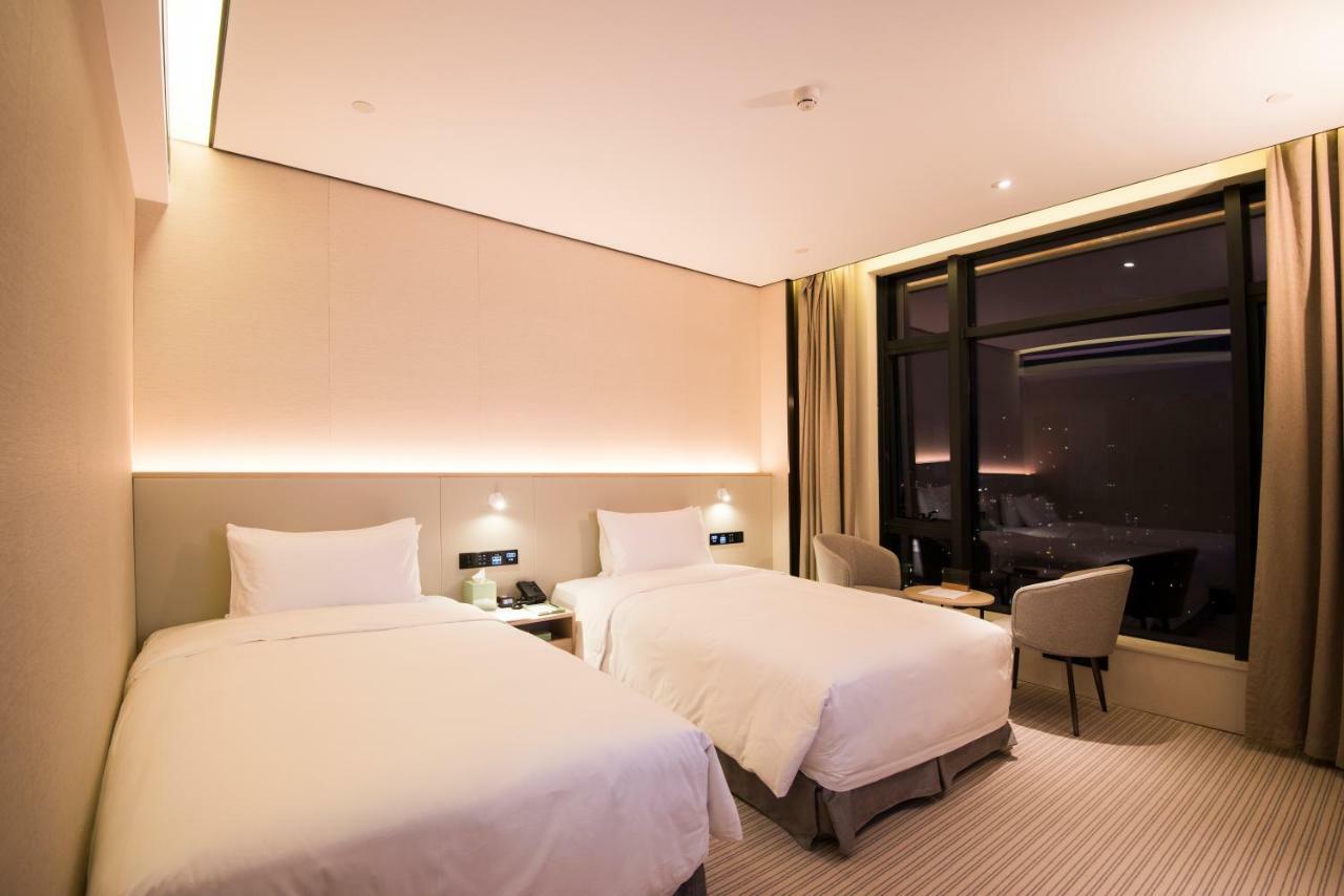 Virtuous World Hotel Фошань Екстер'єр фото