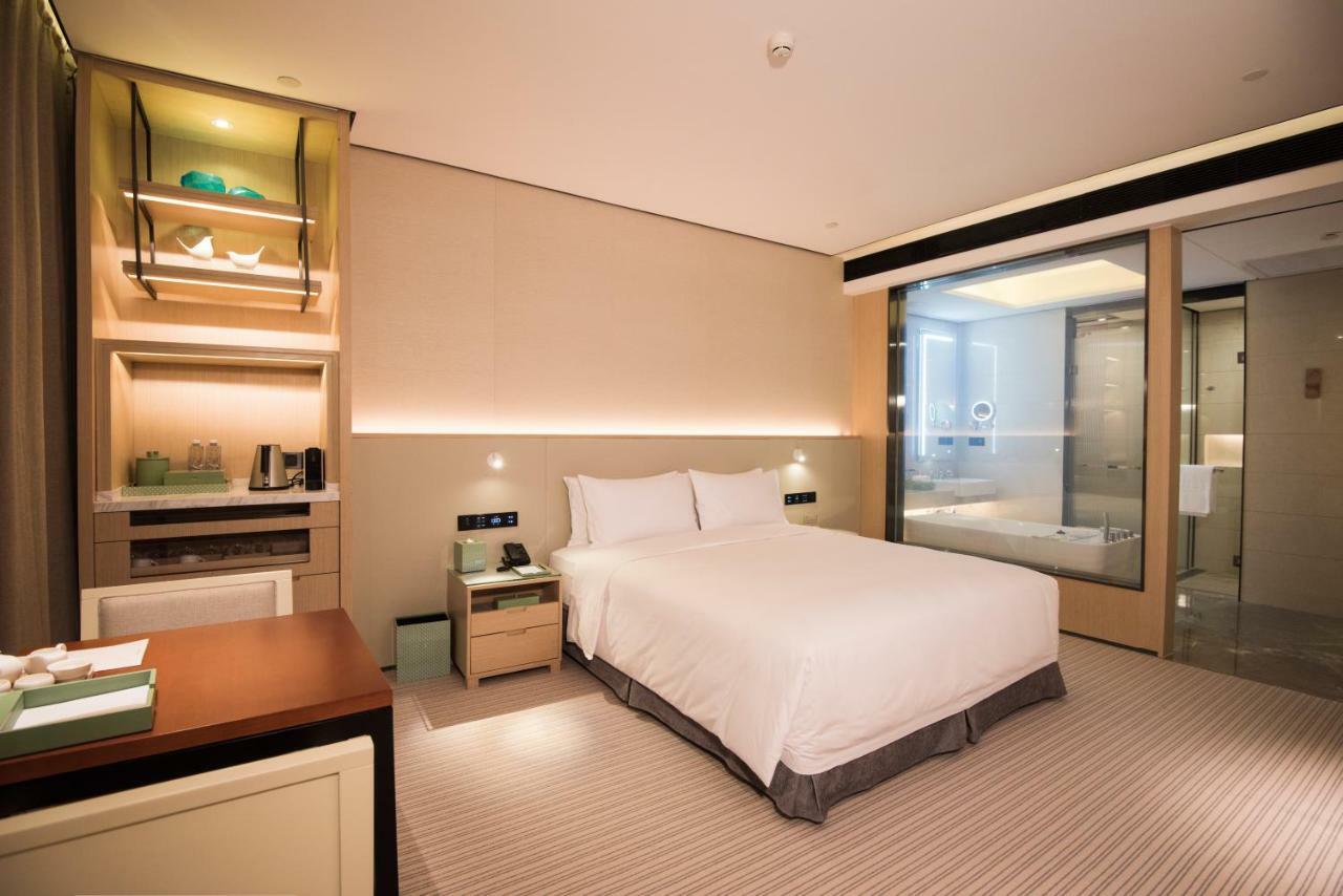 Virtuous World Hotel Фошань Екстер'єр фото