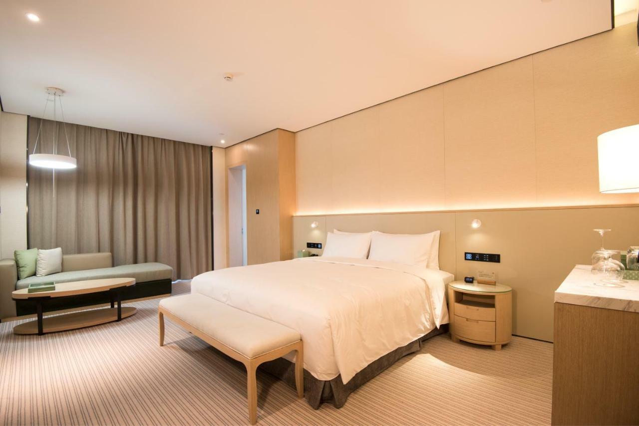 Virtuous World Hotel Фошань Екстер'єр фото